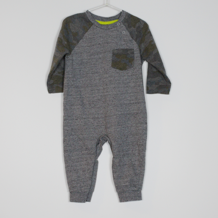 6-9M
Camo Sleeve Onesie